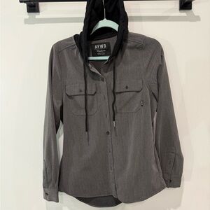 Alpha Forward (AFWD) (now Novel) Chambray Shacket. Size medium. Grey denim